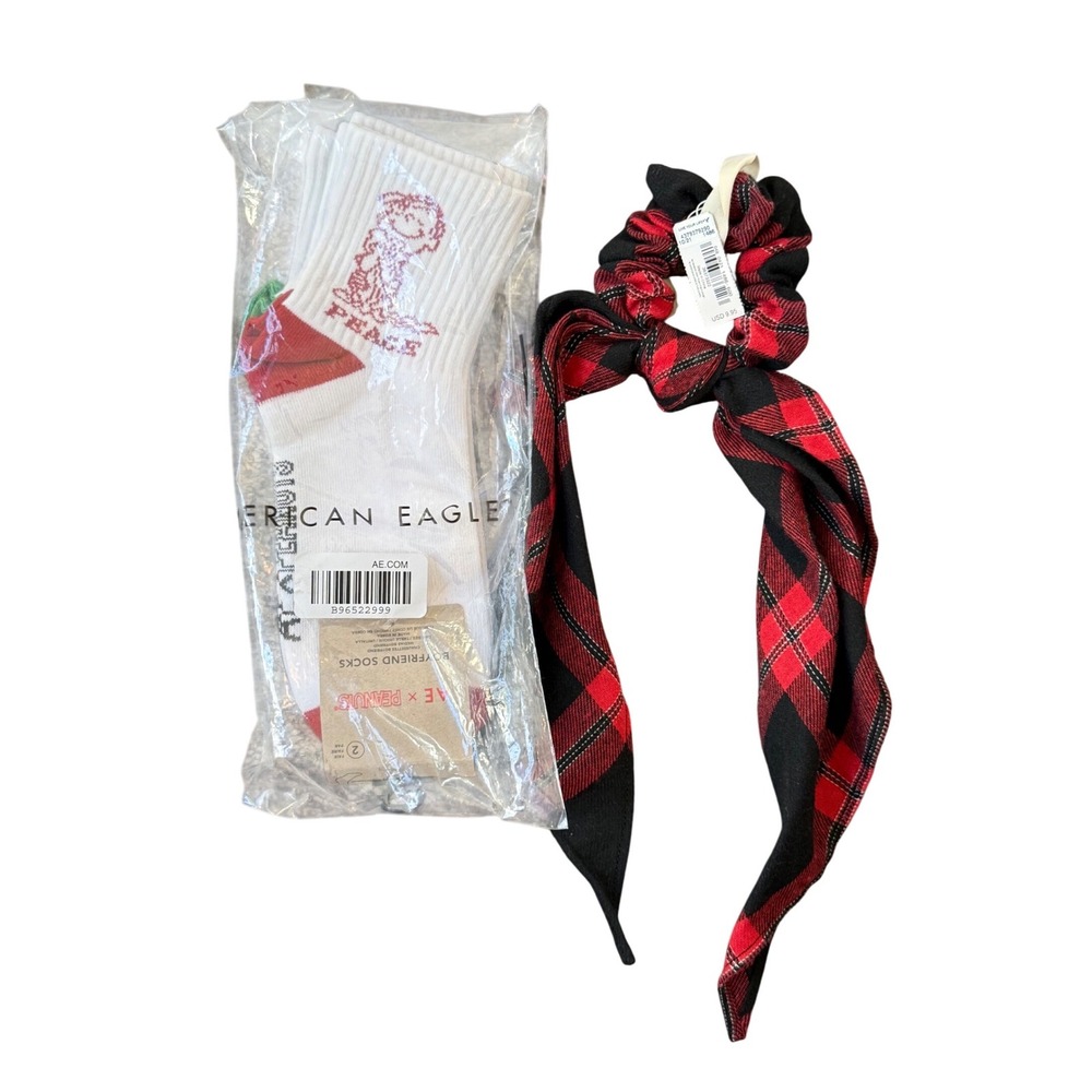 American Eagle x Peanuts Boyfriend‎ Socks & Plaid Scrunchie Set